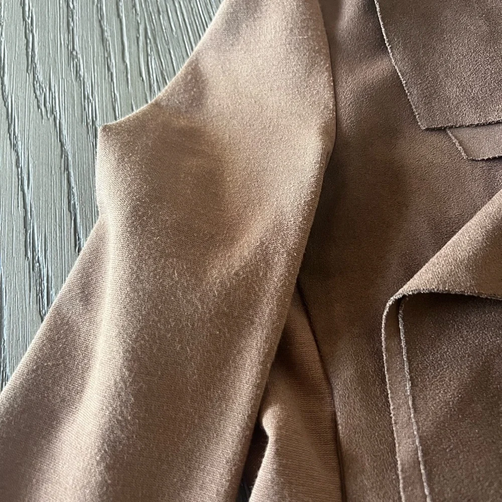BCBG Maxazria faux suede cropped jacket. Asymmetrical moto style. XS. - Picture 4 of 7